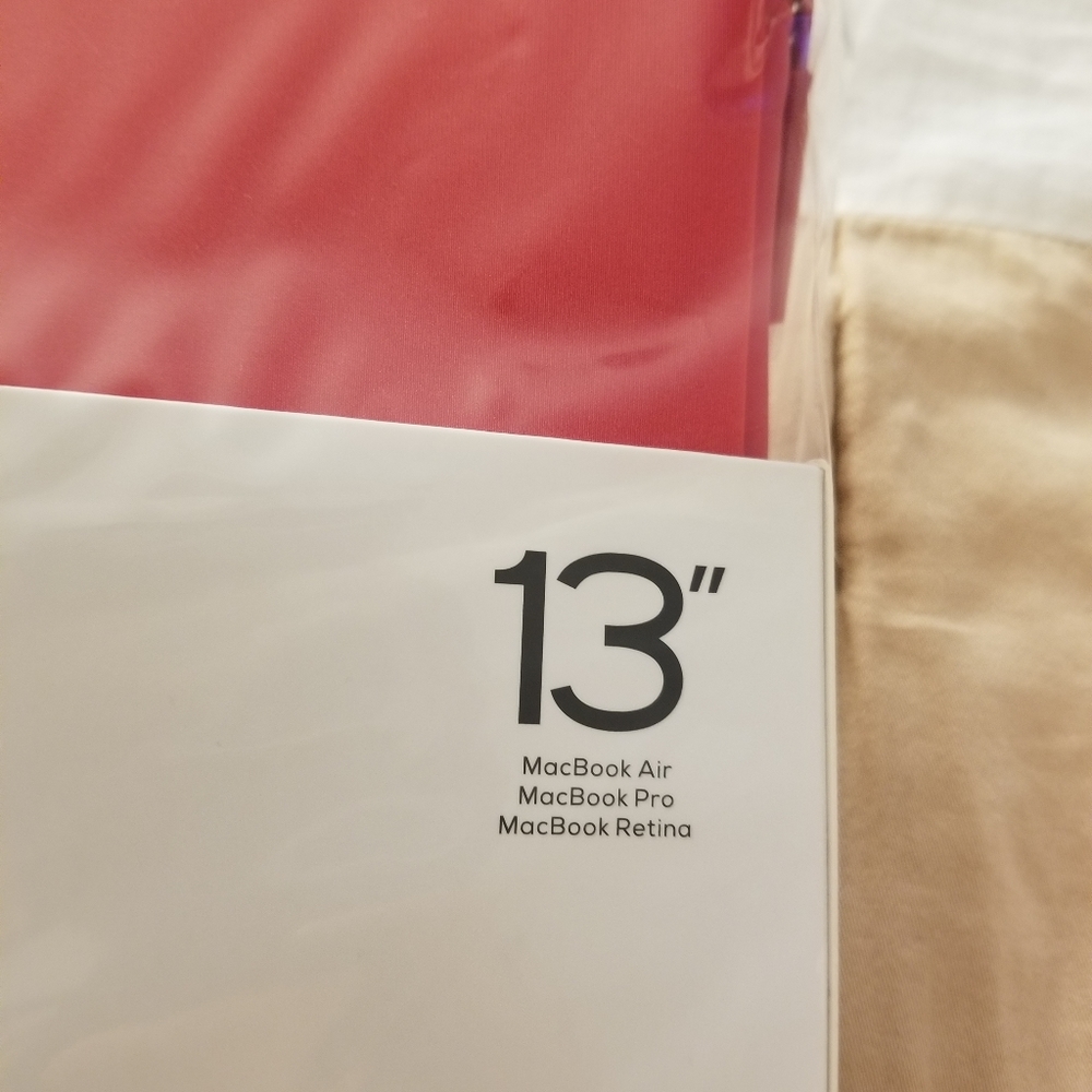 Incase MacBook 13" - Picture 3 of 3